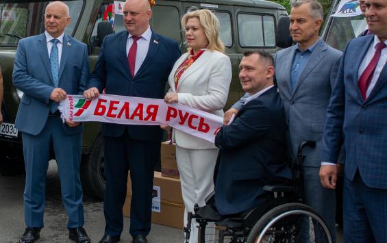 Курские медики получили два санитарных автомобиля от Витебской области