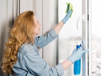 Без химии и запаха: старинный способ мытья окон, который до сих пор не смогли превзойти