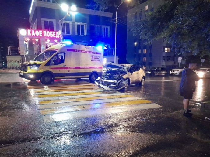 ДТП во Владивостоке: Toyota влетела в столб из-за упрямства водителя
