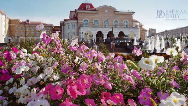 В Улан-Удэ Русский драмтеатр готовит премьеру спектакля «При чужих свечах»