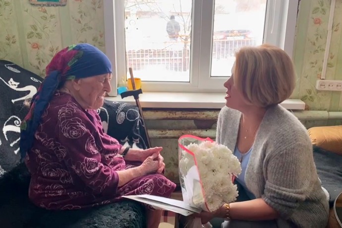 Глава Рассказово Вера Соколова поздравила со 100-летием ветерана труда и многодетную мать Татьяну Лаврентьевну Маркову Глава Рассказово Вера Соколова поздравила со 100-летием ветерана труда и многодетную мать Татьяну Лаврентьевну Маркову