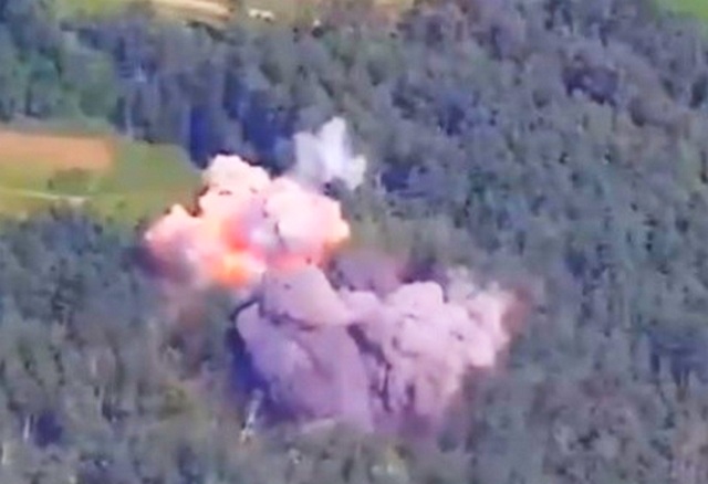 После прилета дронов-камикадзе позиция HIMARS "расцвела" огненными шарами