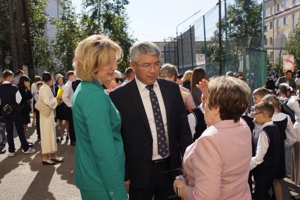 Алексей Цыденов не тянул «кота за все подробности», когда женился