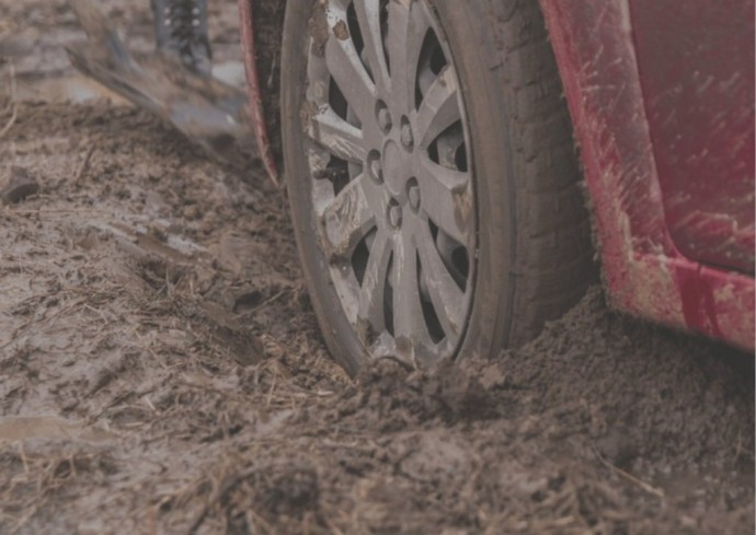 В Башкирии семья с детьми застряла на машине на трассе