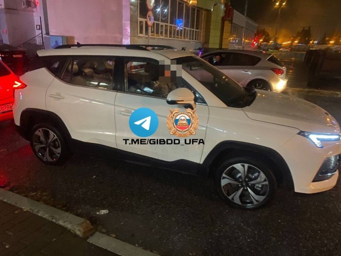 В Уфе ребенок выбежал под колеса автомобиля В Уфе ребенок выбежал под колеса автомобиля