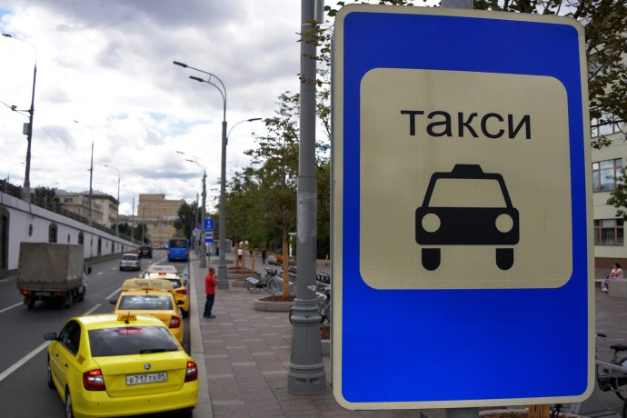 Бастрыкин поручил возбудить дело против таксистов, напавших на женщину в Москве