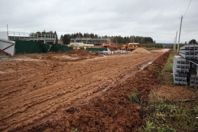 Каток в обмен на дорогу: кировчане жалуются на «убитую» дорогу к школе № 74