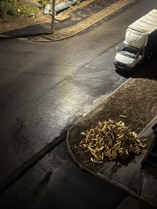 Жителям центральной части Костромы начали доставлять дрова в многоэтажки