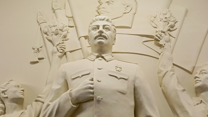 Исторический барельеф вернулся на станцию «Таганская» метро Москвы