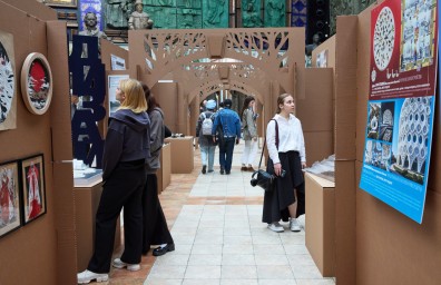 Выставка, посвященная русскому стилю, открылась в Музейно-выставочном комплексе Российской академии художеств