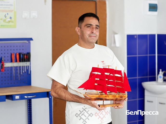 Инструмент вместо мобильника. Педагог из Белгорода учит ребят самостоятельности в быту