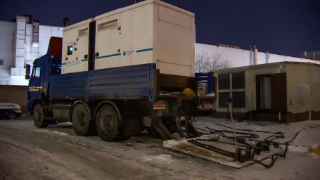 В Московском районе развернули дизель-генераторы, чтобы обеспечить теплом дома после пожара на Автовской ТЭЦ