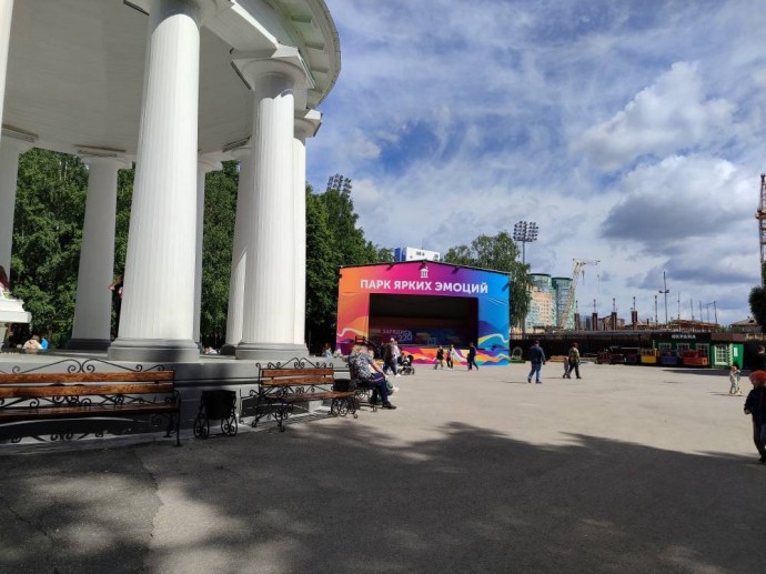 Без сцены и ларька. Завершился один спор вокруг парка имени Горького Без сцены и ларька. Завершился один спор вокруг парка имени Горького