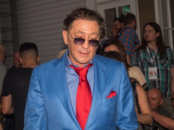 62-летний Григорий Лепс отправился на романтическую прогулку с 19-летней невестой