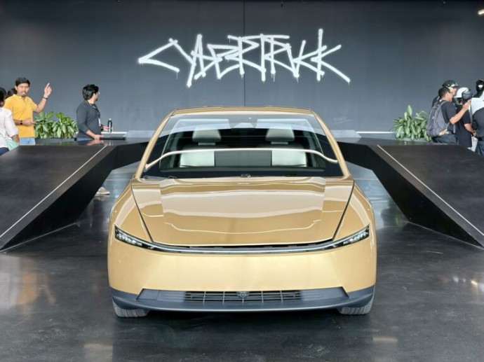 VIN Zero: Tesla выпустила первый серийный Cybercab с конвейера Giga Texas