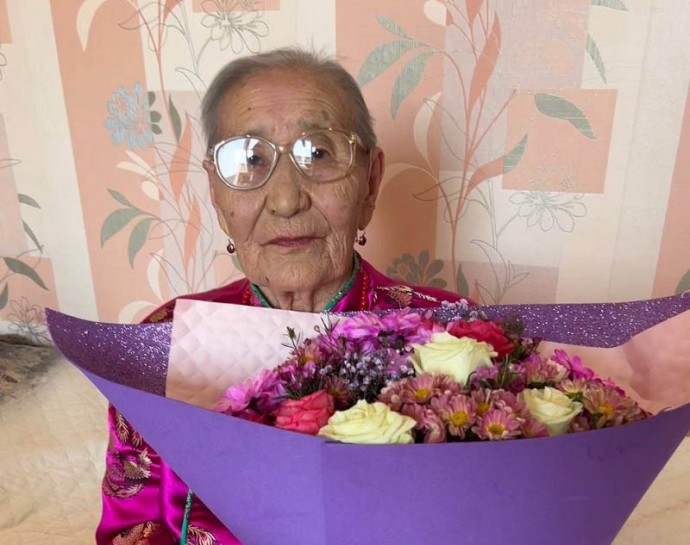 В районе Бурятии 90-летие отпраздновала педагог и общественница