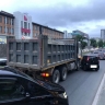 Во Владивостоке водитель самосвала протащил легковушку