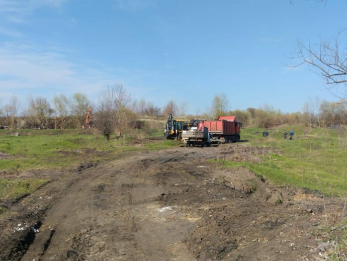 С территории у Гуторовской улицы в Курске вывезли 1500 кубометров мусора