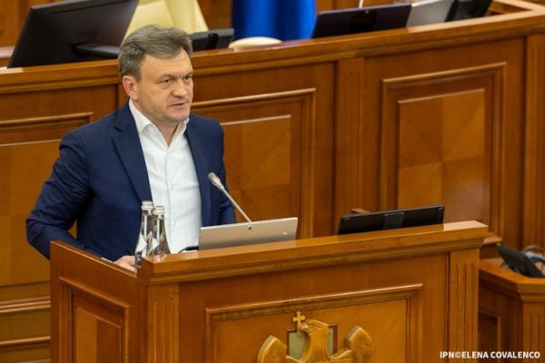 Парламент Молдавии поддержал премьера: власть богатеет, а госдолг растет