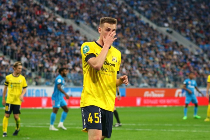 Агент Сильянова отреагировал на информацию об интересе «Зенита» к защитнику «Локомотива»