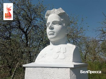 Сын полка. В Прохоровском районе стоят два одинаковых памятника одному и тому же мальчику