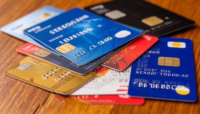 Экономист Абрамова высказалась о целесообразности использования кредитных карт во время распродаж