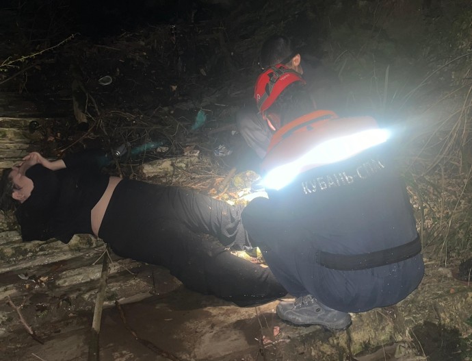 В Сочи упала с моста 20-летняя пензячка В Сочи упала с моста 20-летняя пензячка