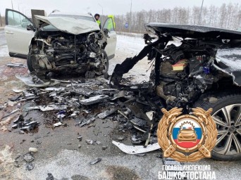 В Башкирии из искореженного автомобиля достали тело женщины