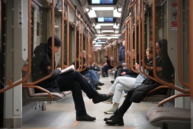 В Москве штраф за прослушивание музыки без наушников в метро увеличился до тысячи рублей