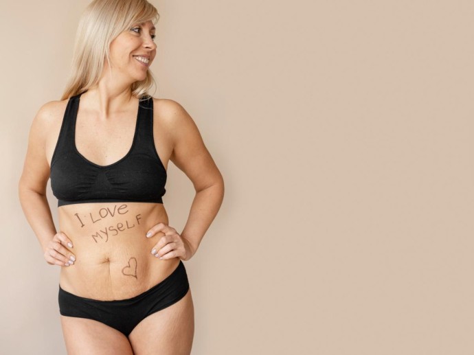 Диагональные скручивания улучшают тонус талии после 60 — тренер Тайлер Рид