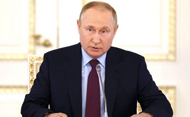 Остатки боевиков ВСУ в Курской области сидят по щелям и просят об эвакуации — Путин