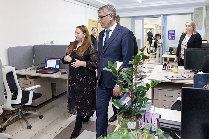 Дмитрий Миляев поздравил команду Центра управления регионом с пятилетием