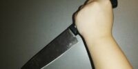 Астраханка напала с кулаками на полицейского