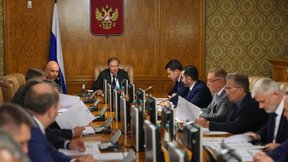 Денис Мантуров провёл совещание по реализации программы льготного лизинга гражданских судов