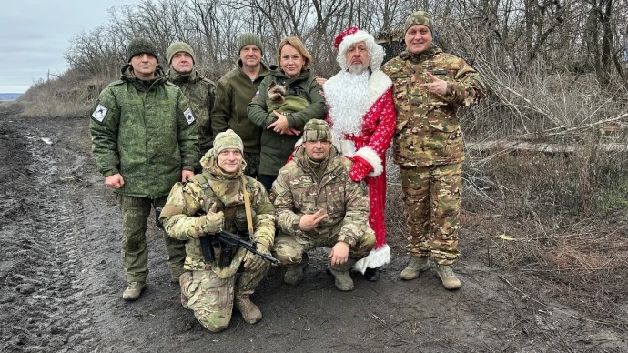 Дед Мороз из Народного фронта доставил ярославским бойцам тепло домашнего очага