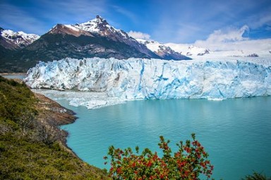 Один из самых стабильных ледников мира начал стремительно таять