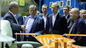 Денис Мантуров посетил НИЦ «Институт имени Н.Е.Жуковского»