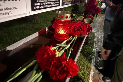 В День флага России в Благовещенске почтили память Героев