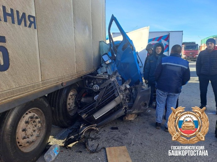 Автомобиль превратился в месиво: страшная авария в Уфимском районе