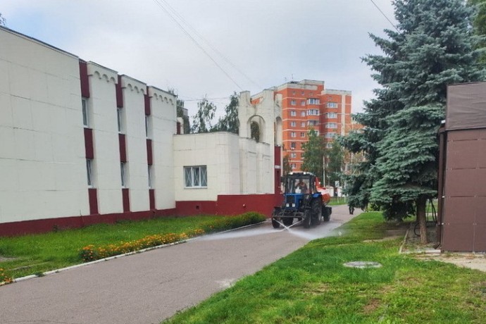 В Курске в уборке улиц участвуют 57 человек и 53 единицы спецтехники