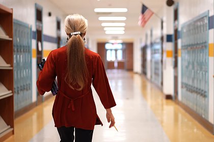 Сотрудница школы занялась сексом с 14-летним учеником и избежала тюрьмы
