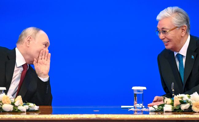 Токаев предложил заморозить украинский конфликт, Путин обещал его проинформировать Токаев предложил заморозить украинский конфликт, Путин обещал его проинформировать