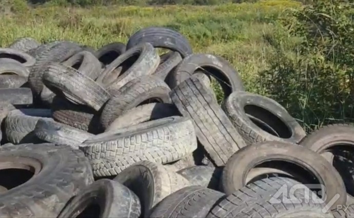 Заброшенное село на Сахалине превратили в свалку шин и рыбных отходов