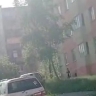 В Охе женщина погибла после падения с пятого этажа
