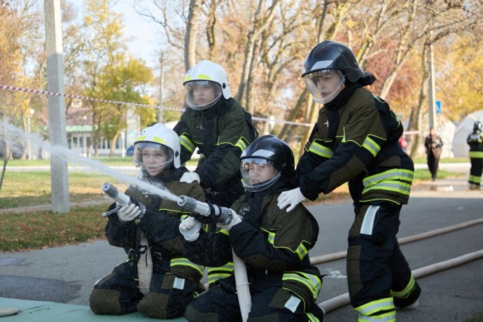 Лучшими школьными спасательными отрядами России стали команды из Ленинградской области и Алтайского края Лучшими школьными спасательными отрядами России стали команды из Ленинградской области и Алтайского края