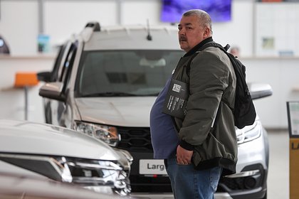 Траты россиян на покупку новых машин заметно упали