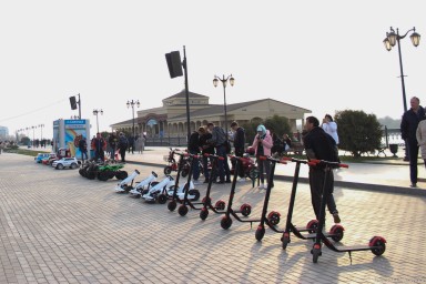 В Астрахани в скверах и набережных ввели запрет на электросамокаты