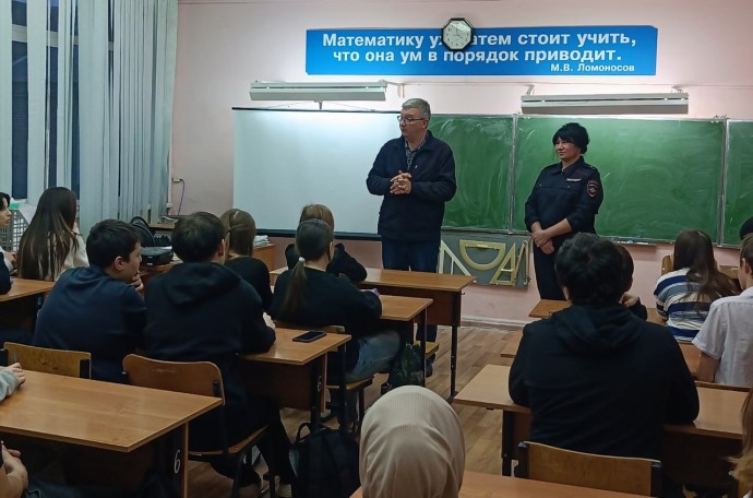 Полицейские поговорили с тульскими школьниками о законодательстве Полицейские поговорили с тульскими школьниками о законодательстве