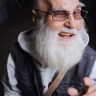 84-летний дедушка Виктор решил научить молодежь одеваться. И стал звездой сети