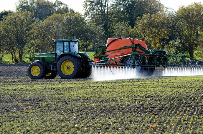 Пчеловодов обязаны будут предупредить о применении химикатов минимум за 24 часа Пчеловодов обязаны будут предупредить о применении химикатов минимум за 24 часа